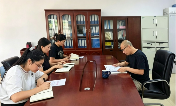 生成图片:清除书柜上方杂物.png
