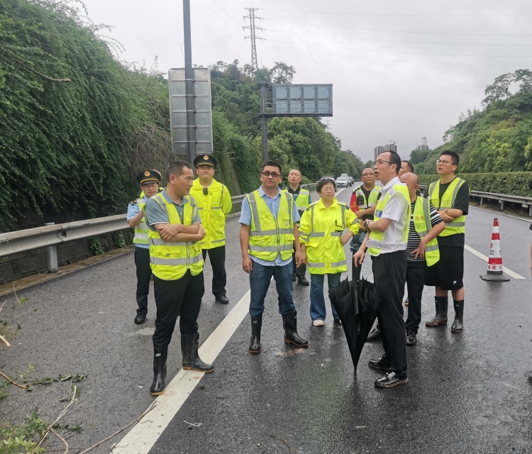 公司党委副书记、副总经理王川现场指导_副本_副本.jpg