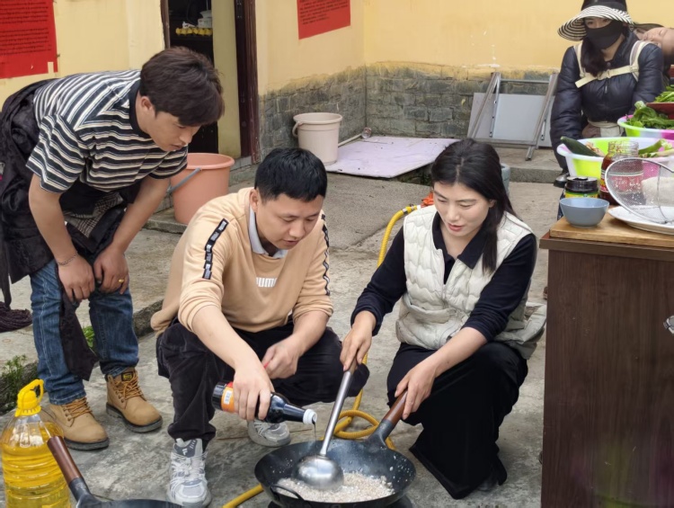 d445415819bcb0f6872308a63c3472d8_副本.jpg